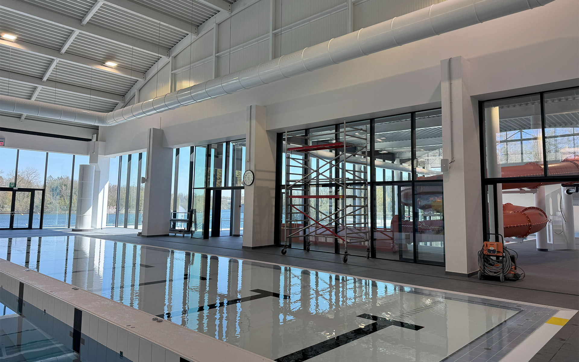 Gran sala de reuniones – 24 personas