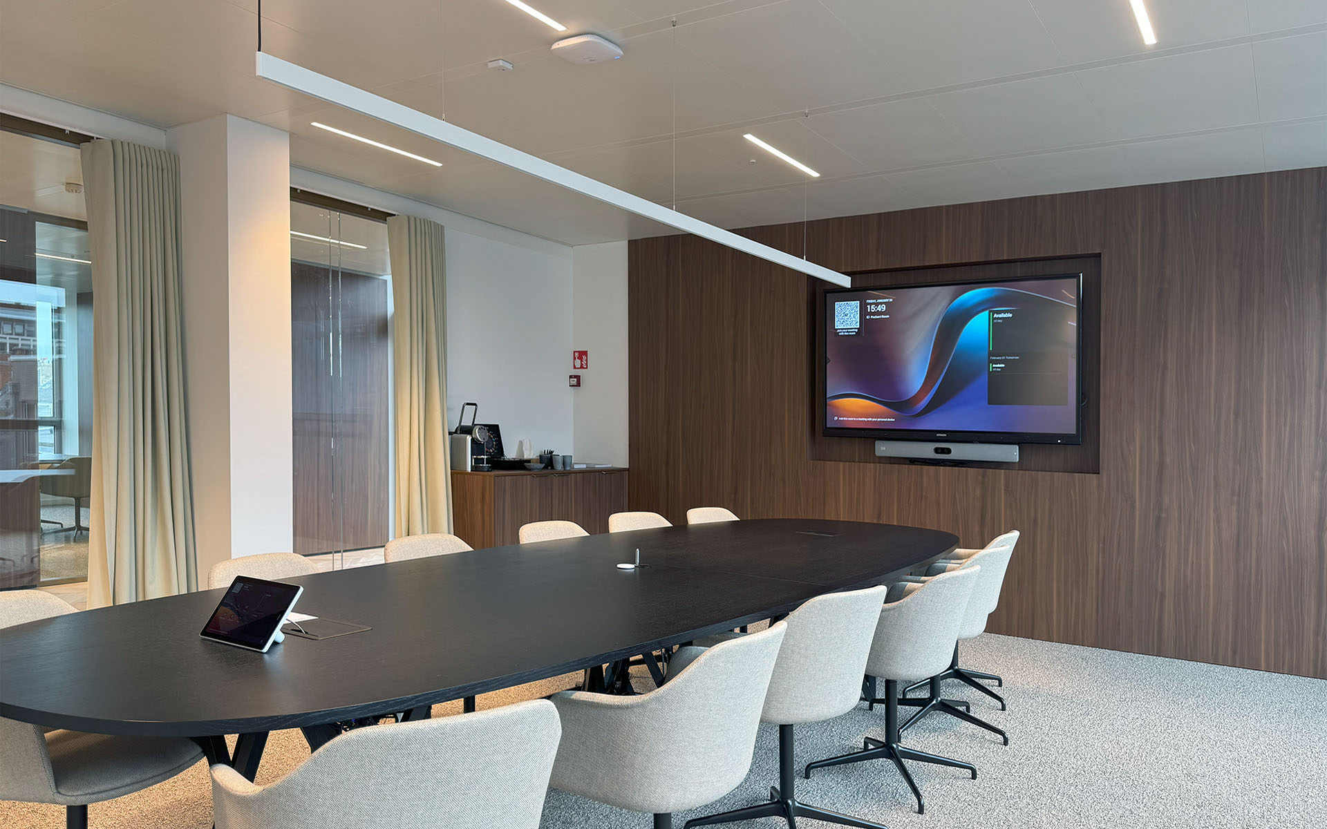 Gran sala de reuniones – 24 personas