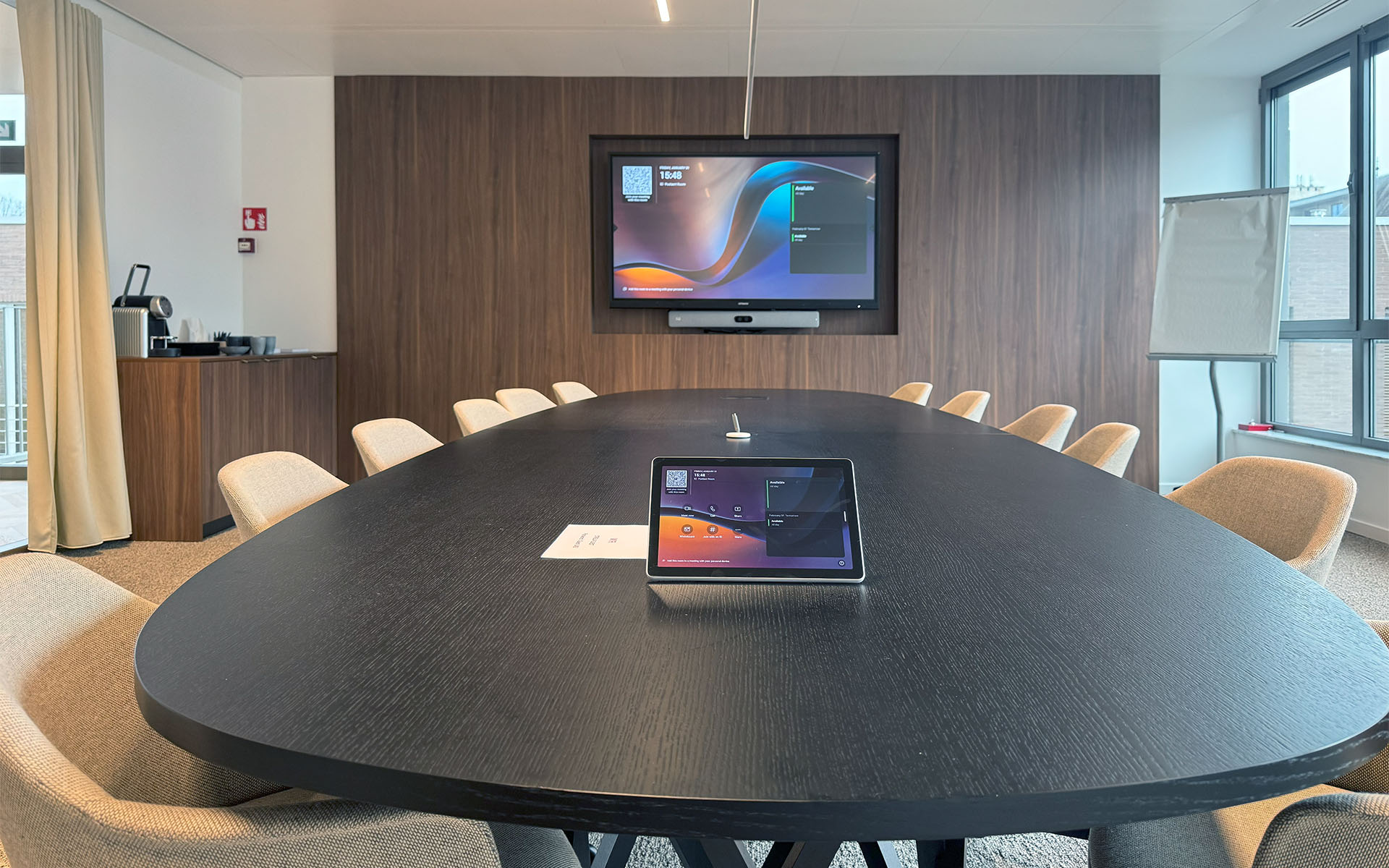 Gran sala de reuniones – 24 personas