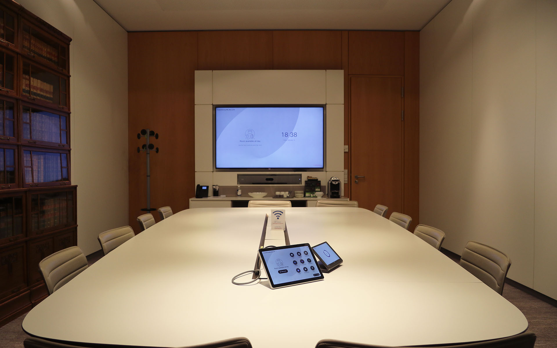 Gran sala de reuniones – 24 personas