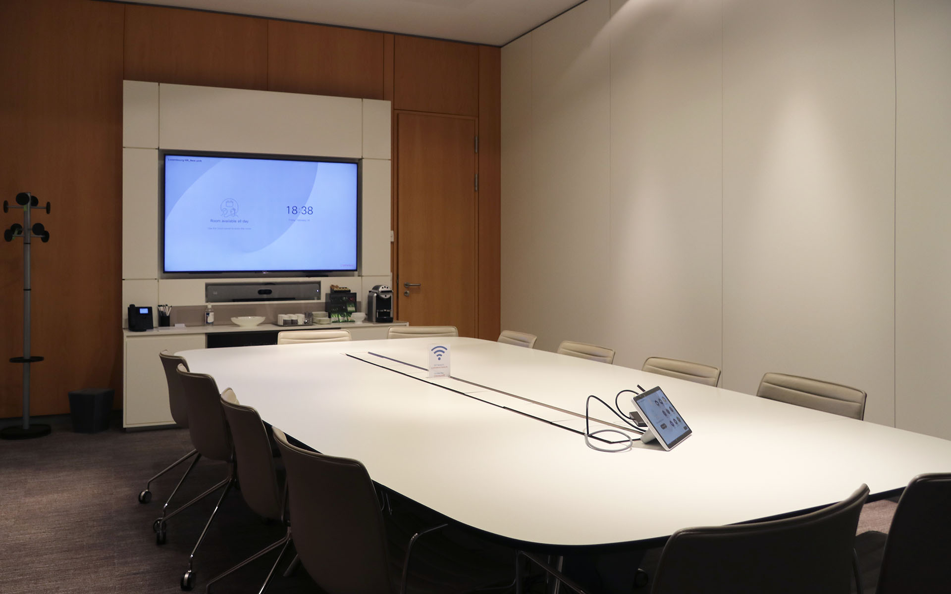 Gran sala de reuniones – 24 personas