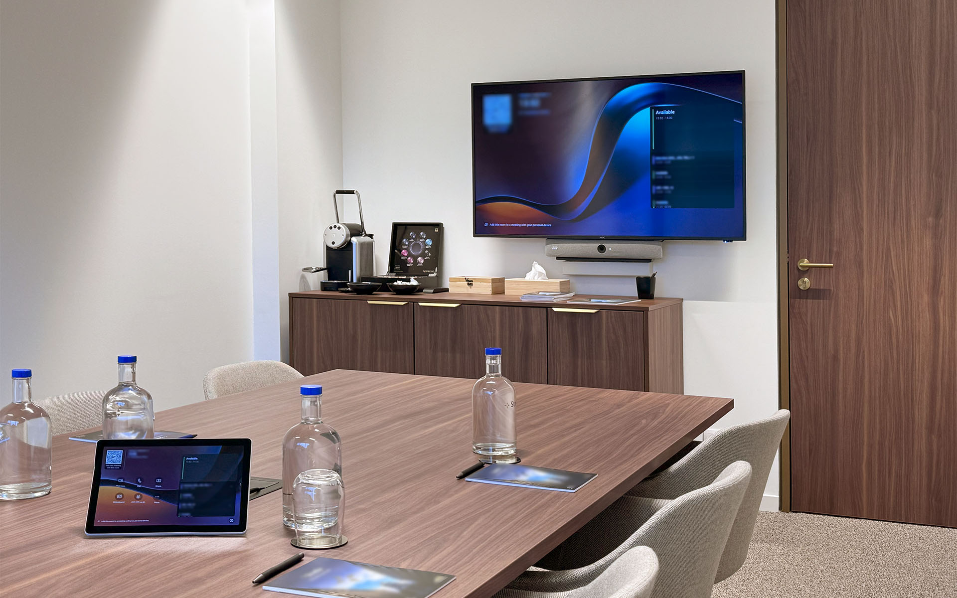 Gran sala de reuniones – 24 personas